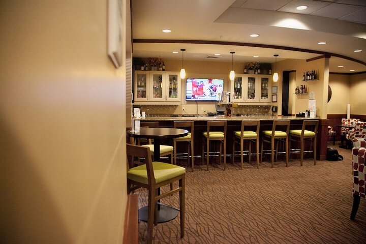 Lounge 70 of 85