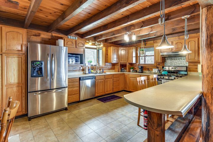 Lock Haven Cabin w / Wood Stove & Mountain View!