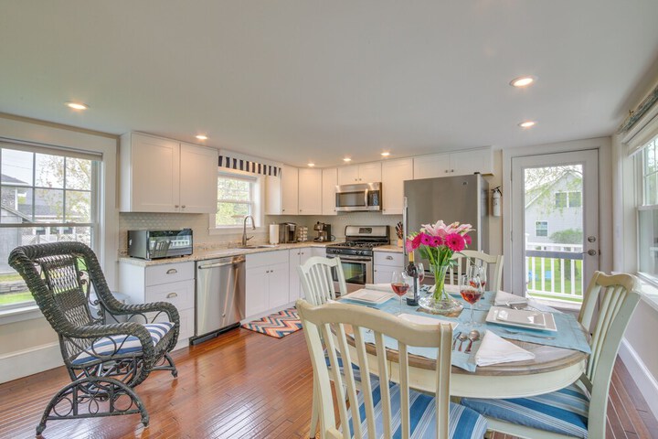 Rockland Home w / Deck 5 Mins to Historic Downtown!