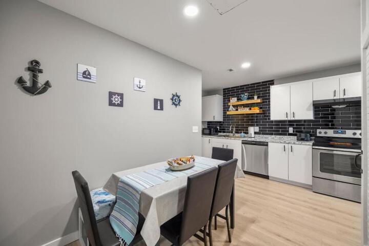 Lakeside Bliss 2BR 1BA with All Modern Comforts
