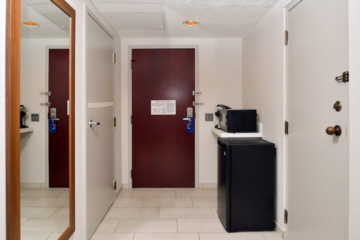 Room 35 of 59