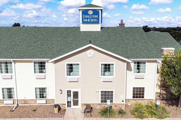 Cobblestone Inn & Suites – Big Lake