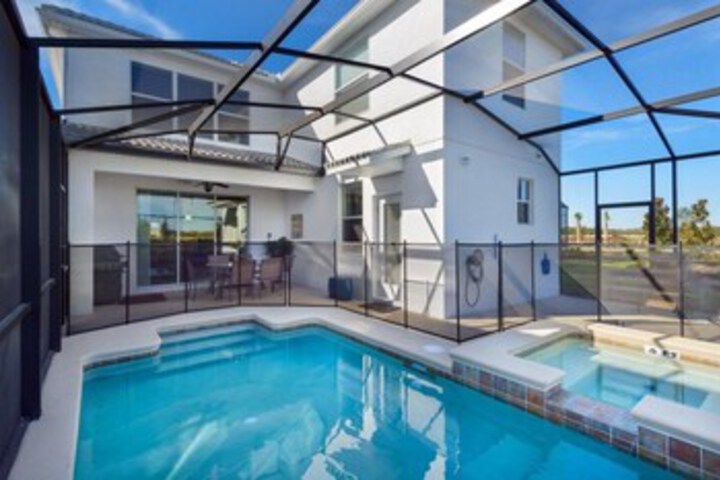 Luxury 5 bedroom home with private pool