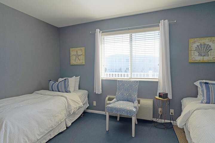 Room 52 of 173