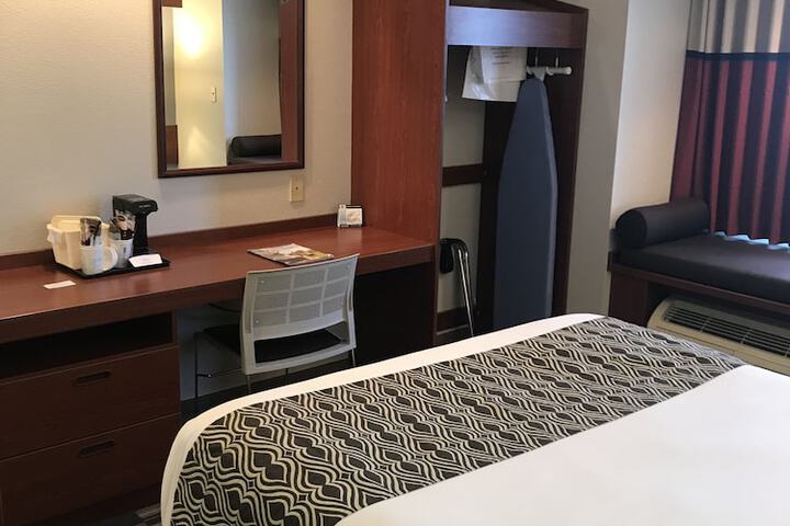 Microtel Inn & Suites by Wyndham Urbandale / Des Moines
