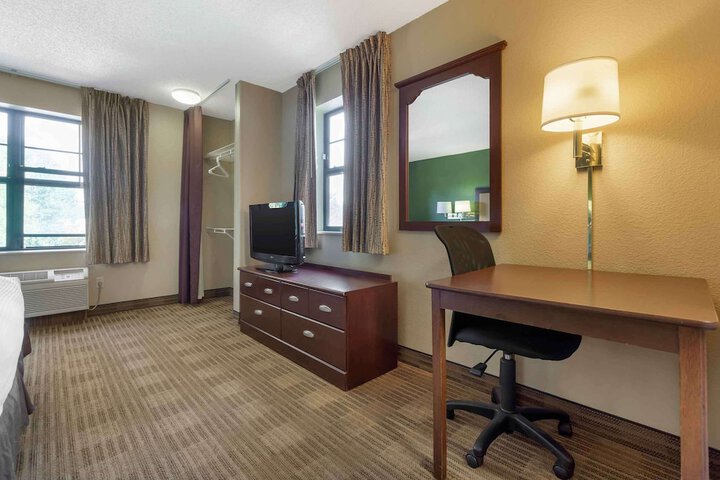 Room 10 of 31