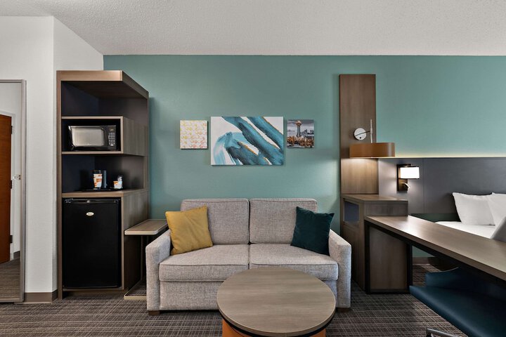 Room 32 of 47