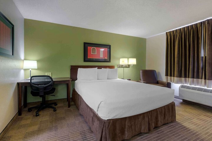 Room 9 of 30