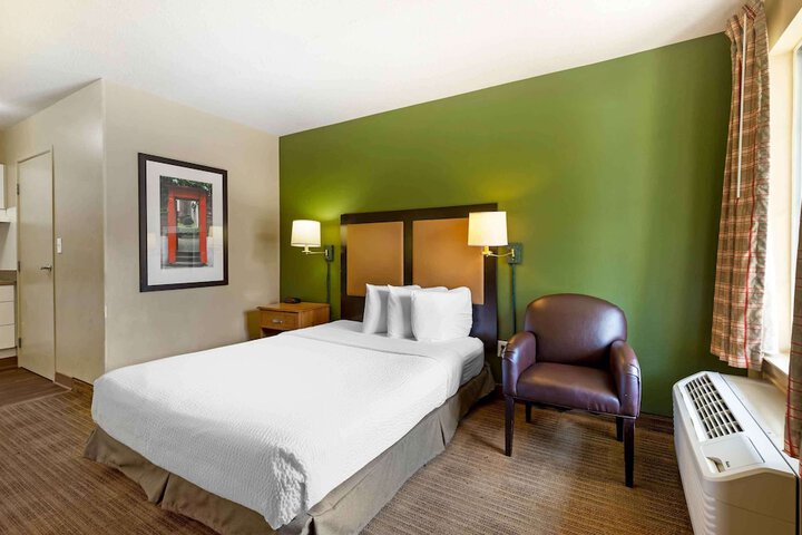 Room 33 of 33