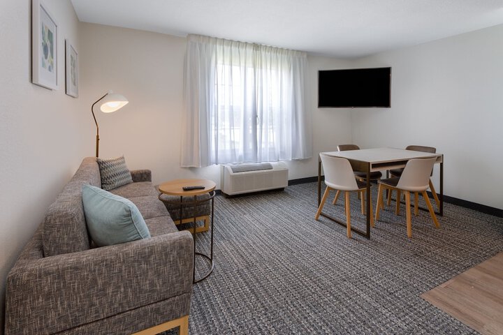 Room 14 of 33
