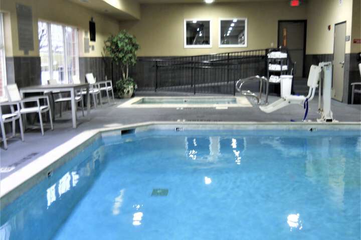Country Inn & Suites by Radisson Georgetown, KY