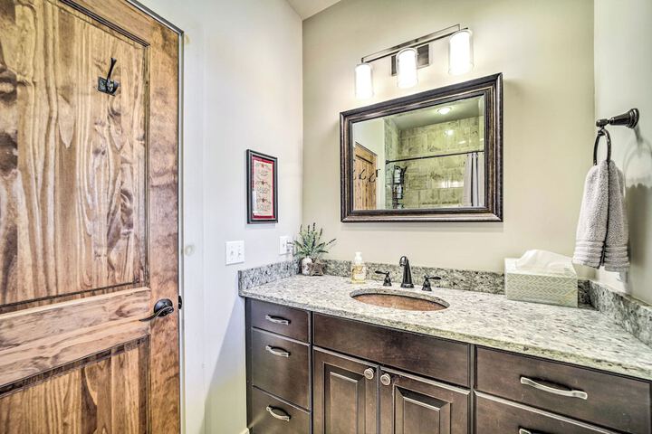 On 22 Acres: Cullowhee Craftsman Home w / Mtn Views