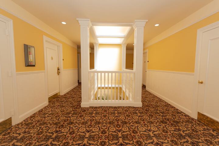 Ballroom/Hall 36 of 39