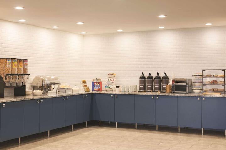 Breakfast/Coffee Service 18 of 20