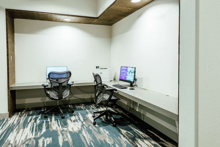 Business Center 119 of 120