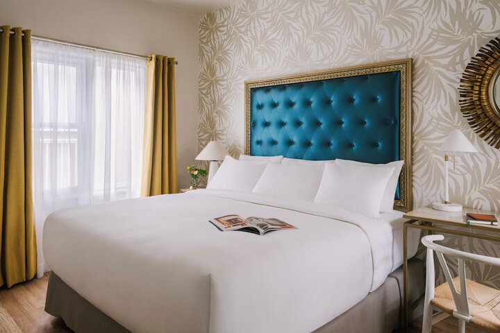Room 28 of 60