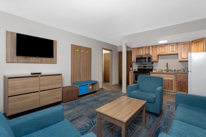 Days Inn and Suites by Wyndham Downtown Missoula-University