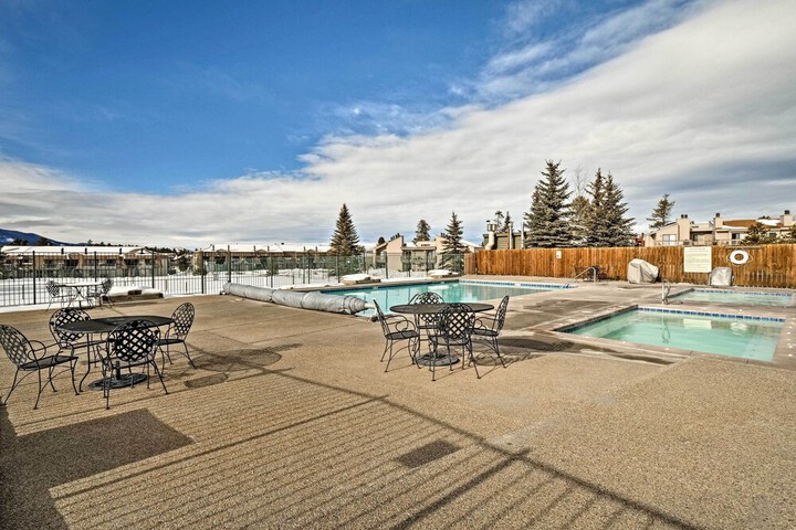 Luxe Fraser Condo: Community Pool and Hot Tub Open