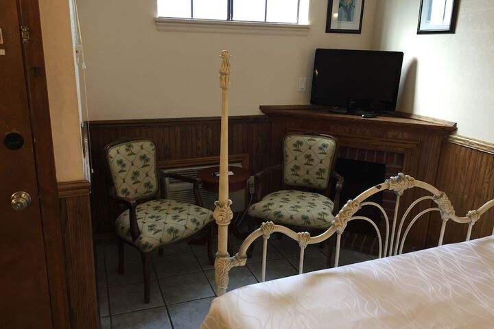 Room 151 of 162