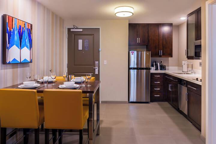 Room 21 of 38