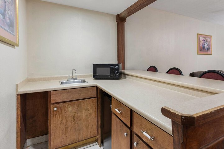 Days Inn by Wyndham Madisonville