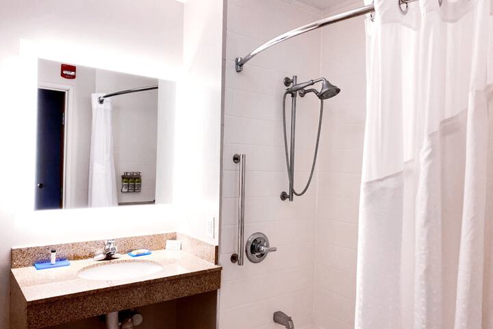 Holiday Inn Express Hotel & Suites Logansport by IHG