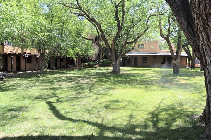 Sagebrush Inn & Suites