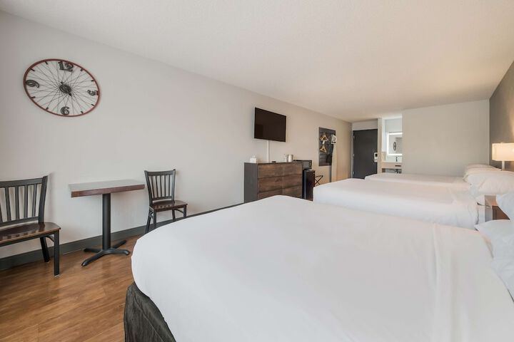 Room 32 of 43