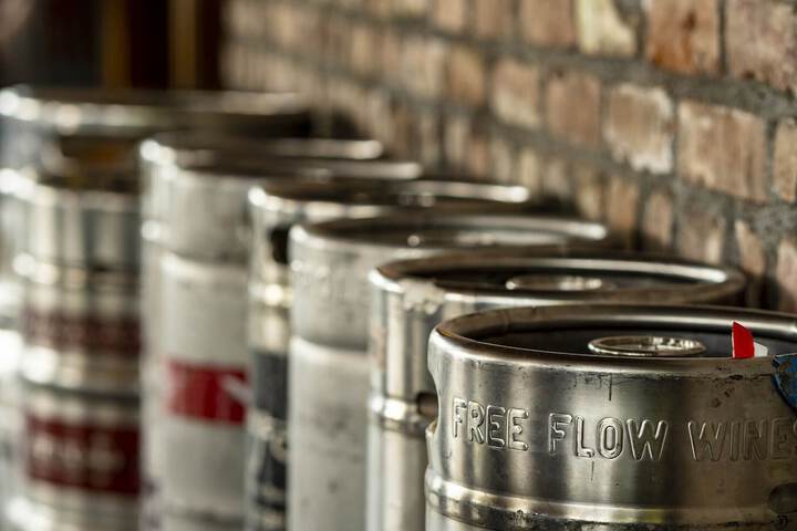 Ski Inn Taphouse Hotel
