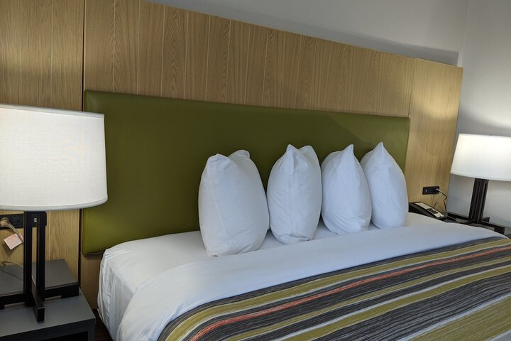 Room 17 of 37