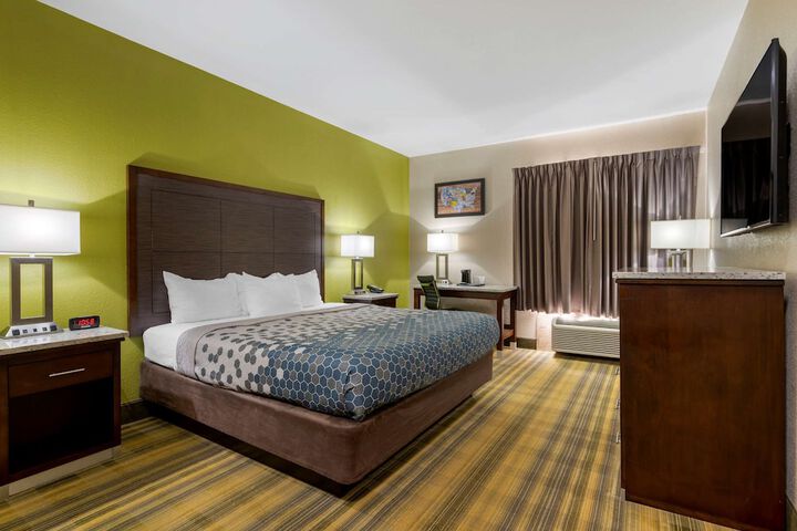 Room 27 of 40