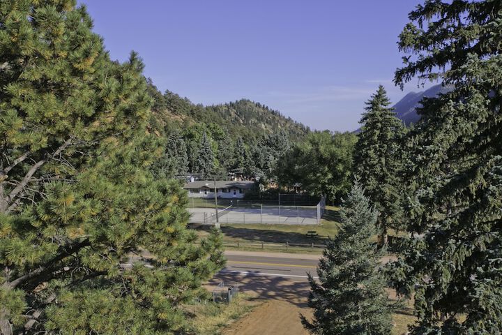 The Green Mountain Falls Lodge