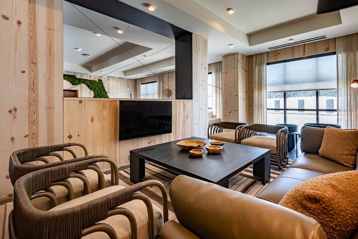 Hotel Interior 18 of 38