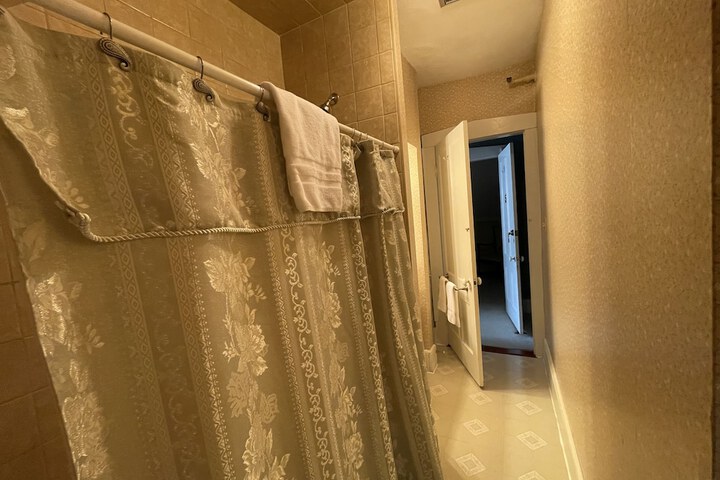 Room 31 of 53