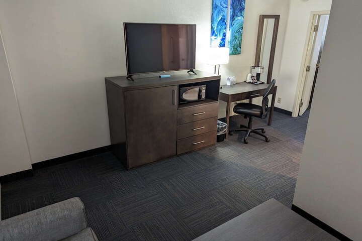Room 33 of 53