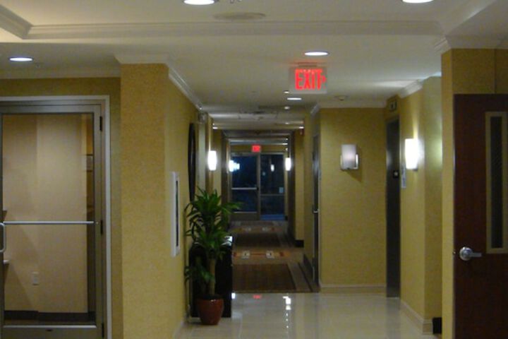 Ballroom/Hall 34 of 37