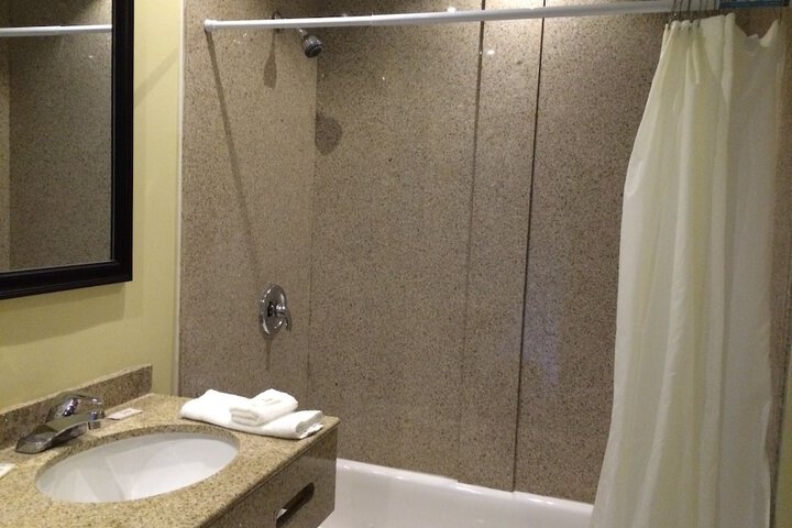 Room 4 of 10