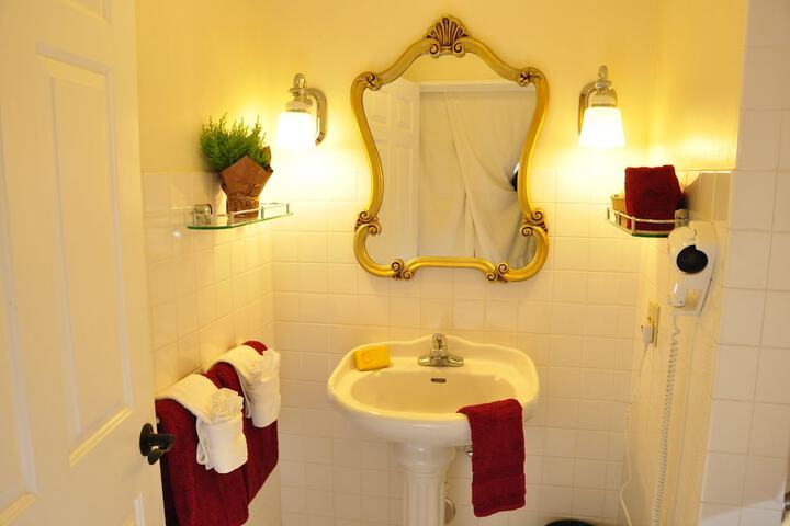 Room 51 of 221