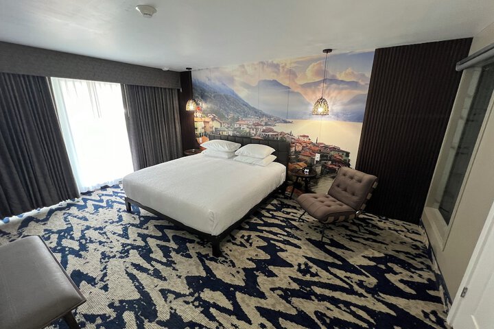 Lighthouse Inn & Suites