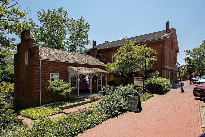 Country Squire Inn & Suites