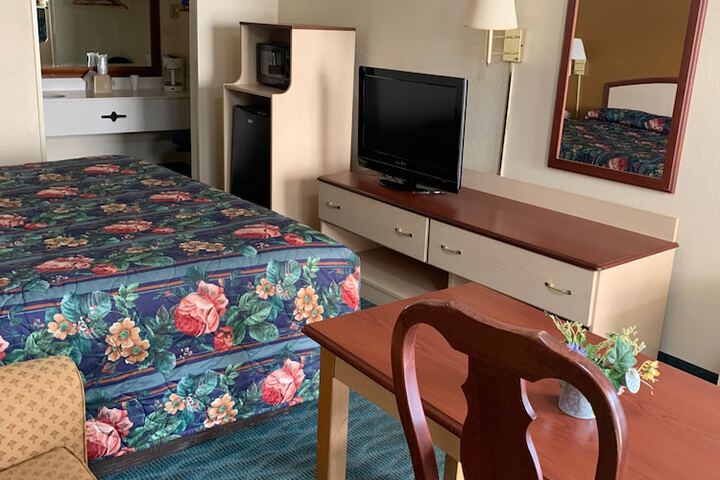 Room 17 of 36