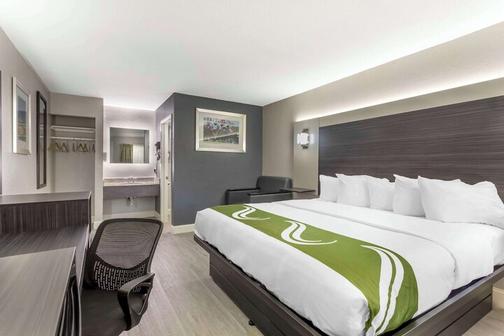 Room 14 of 30