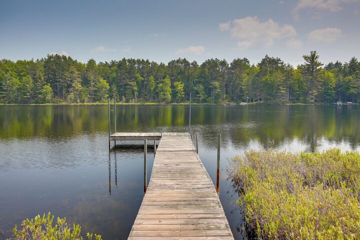 Lakefront Minocqua Getaway: Dock Game Room!