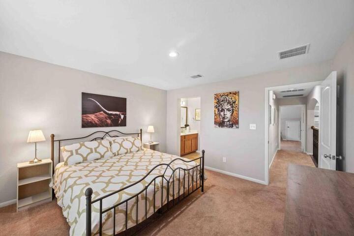 Houston House Sleeps 16~Arcade Style Game Room