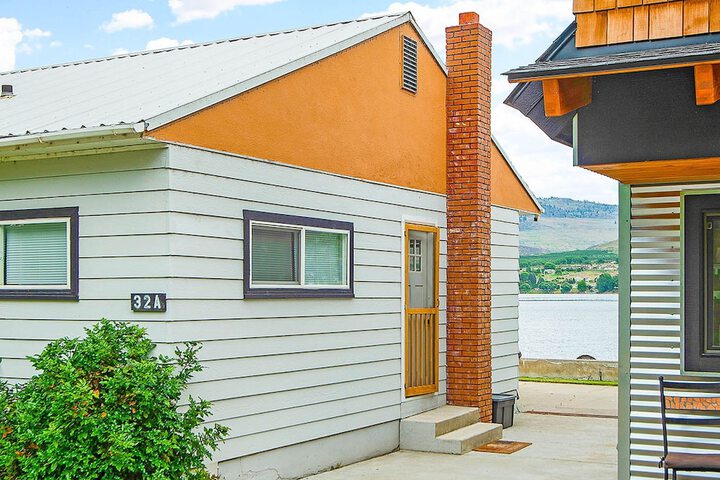 Lake Level Cabin in Oroville