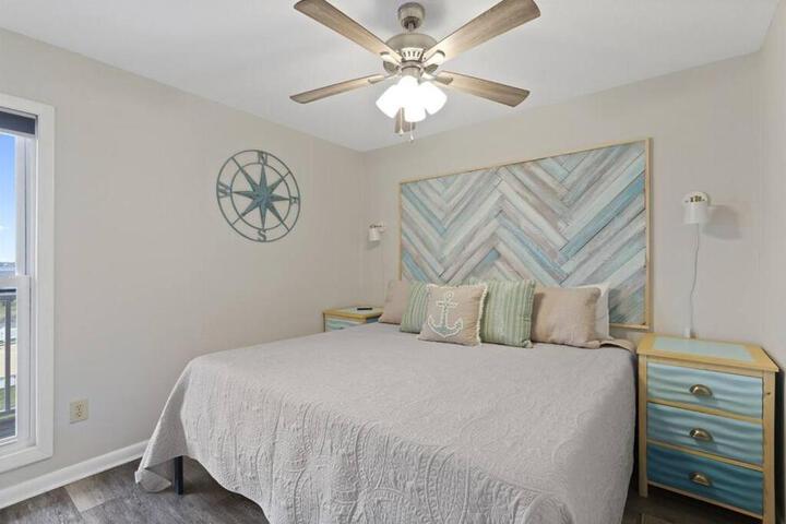 Gorgeous views Oceanfront, Pool,The Driftwood!