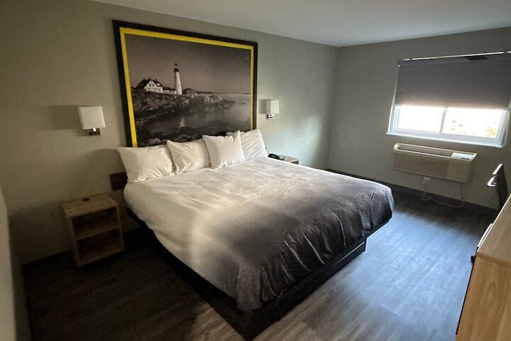 Room 27 of 39