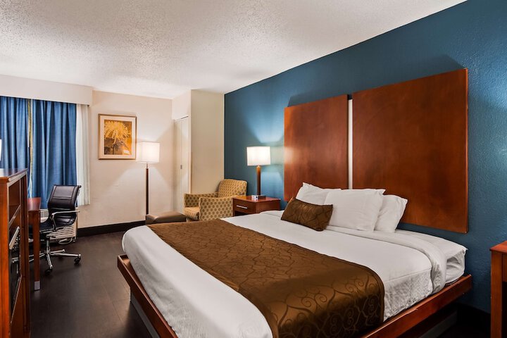 Best Western Plus Richmond Airport Hotel