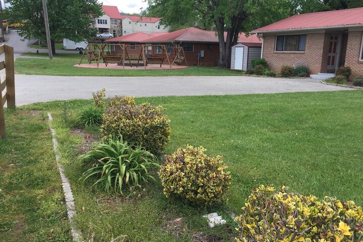 Phillips Historic Motel & Cottages