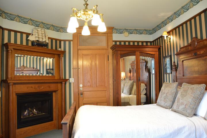 Room 27 of 61